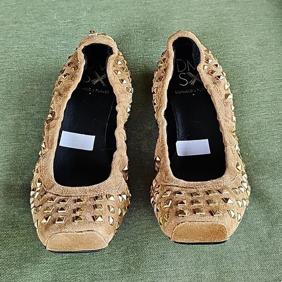 Donald J. Pliner Tan Flats with Gold Studs 6.5/7 - Picture 4 of 10